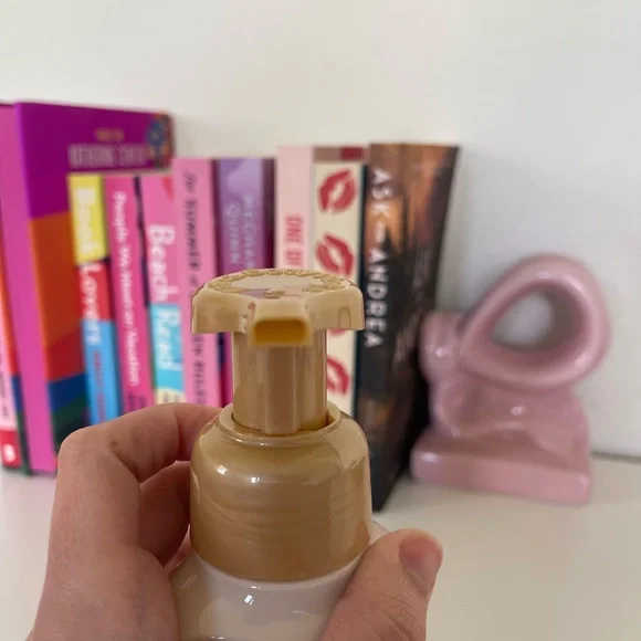 Book Loft Foaming Hand Soap - Picture 3 of 3